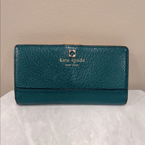 🔥Kate Spade Green Leather wallet 🔥 - Picture 1 of 3
